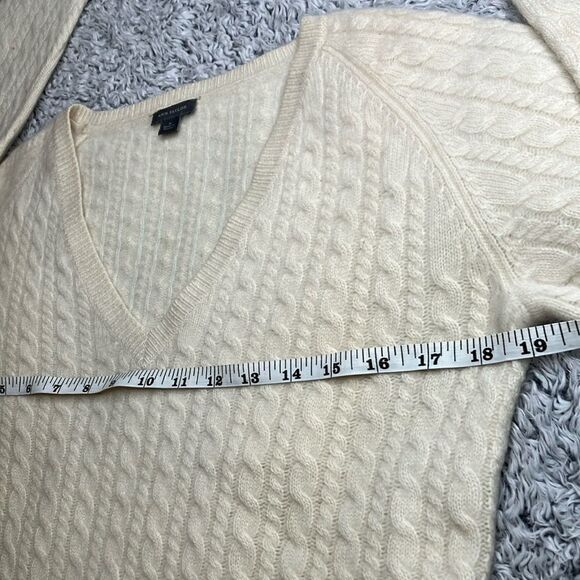 ANN TAYLOR M Cream Cable 100% Cashmere V-Neck Sweater - Picture 9 of 13